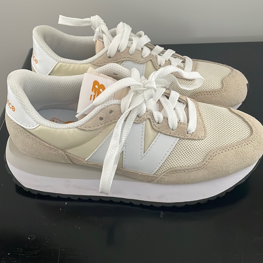 New Balance 237 Sneakers
